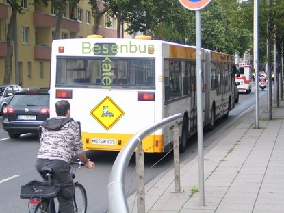Im Original hat der Bus keine Beschriftung: Besenbus Skater - auch kein Verkehrszeichen f�r Skater (gibt es leider nicht).