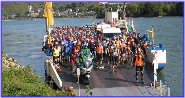 Aufnahme von Rhine - on - Skates 2009; Anlegestelle der F�hre in Niederheimbach.