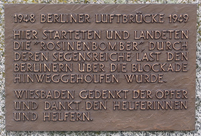 Erinnerungssteininschrift � Foto Manfred R�del